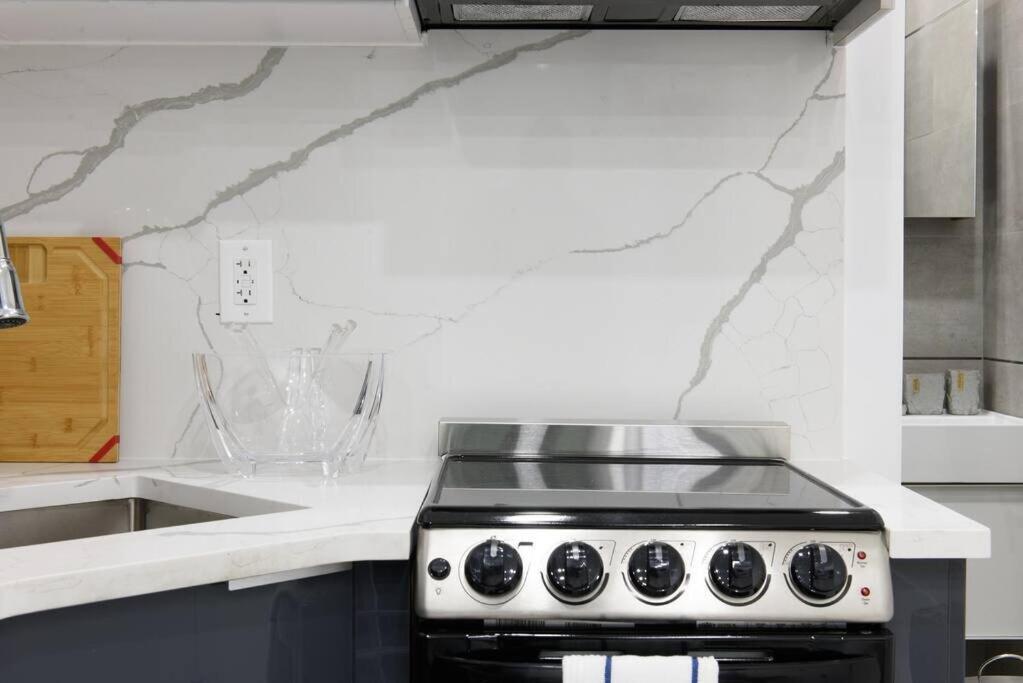 78-1d New Junior 1 Bedroom Prime Ues- Wd In Unit Apartment