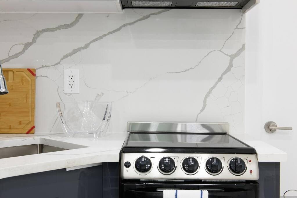 78-1d New Junior 1 Bedroom Prime Ues- Wd In Unit * New York