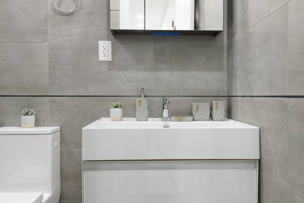 78-1d New Junior 1 Bedroom Prime Ues- Wd In Unit * New York